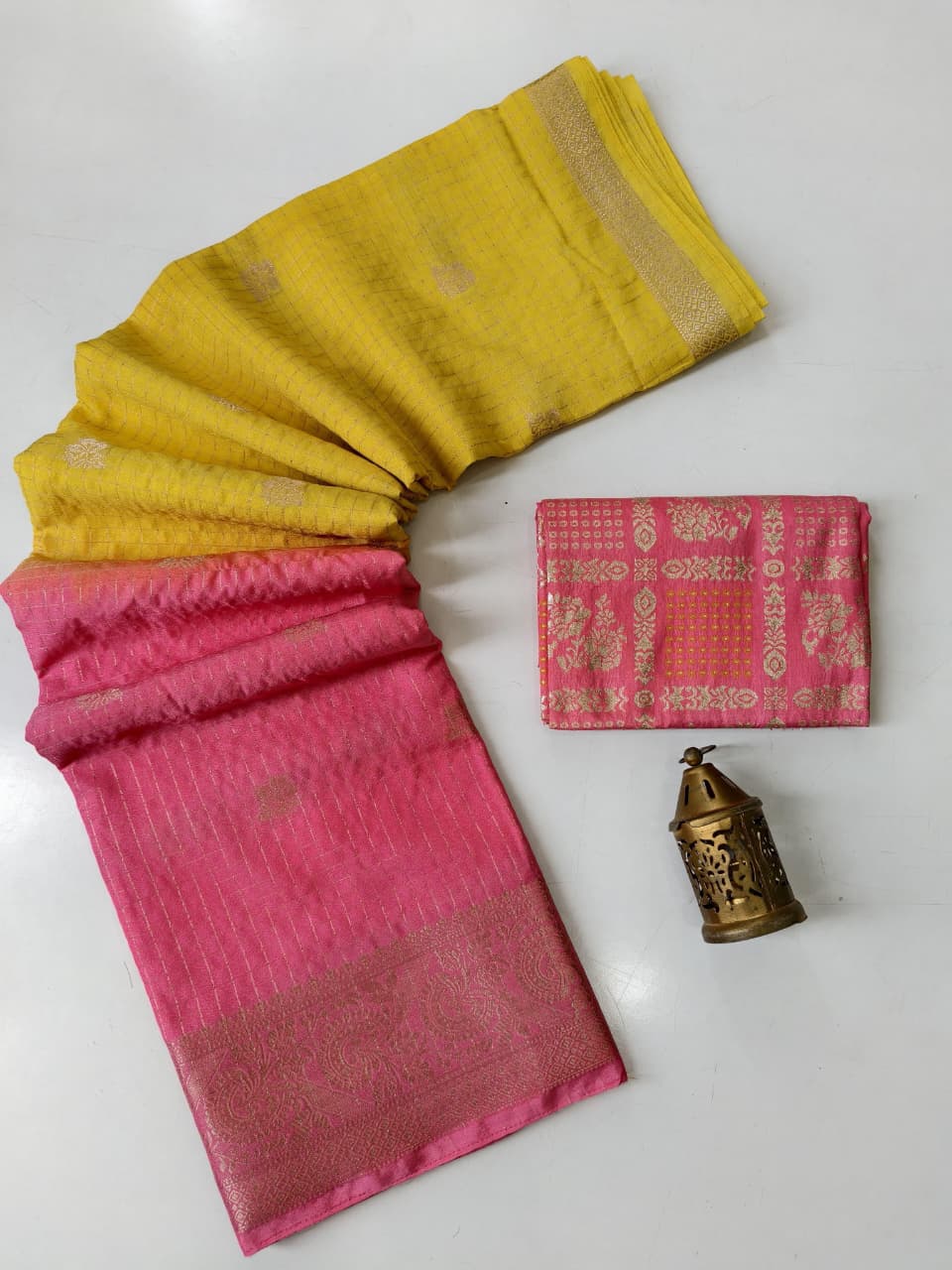 Pure Soft Glass Saree with Bandhani Blouse & Striped Pallu