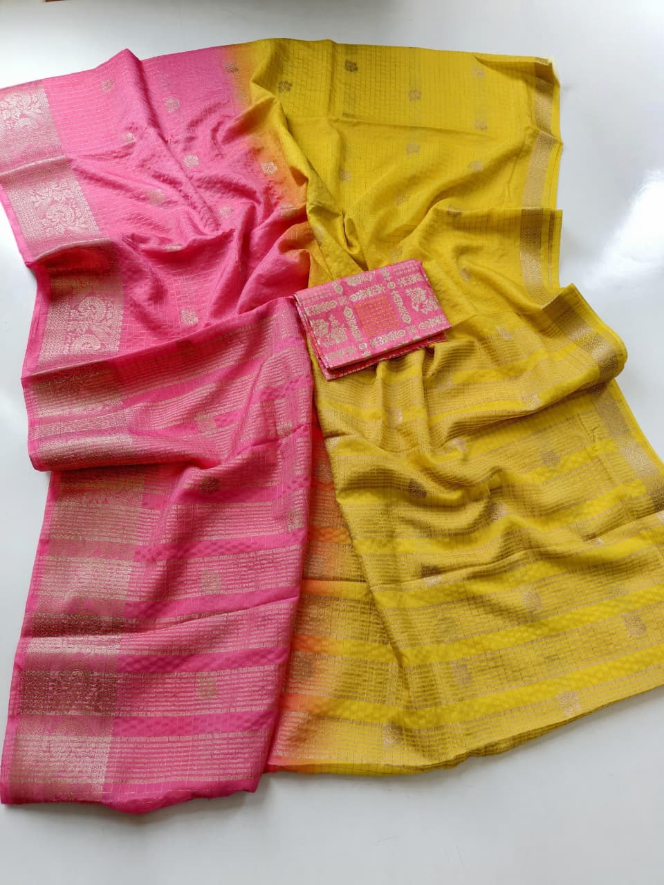 Pure Soft Glass Saree with Bandhani Blouse & Striped Pallu